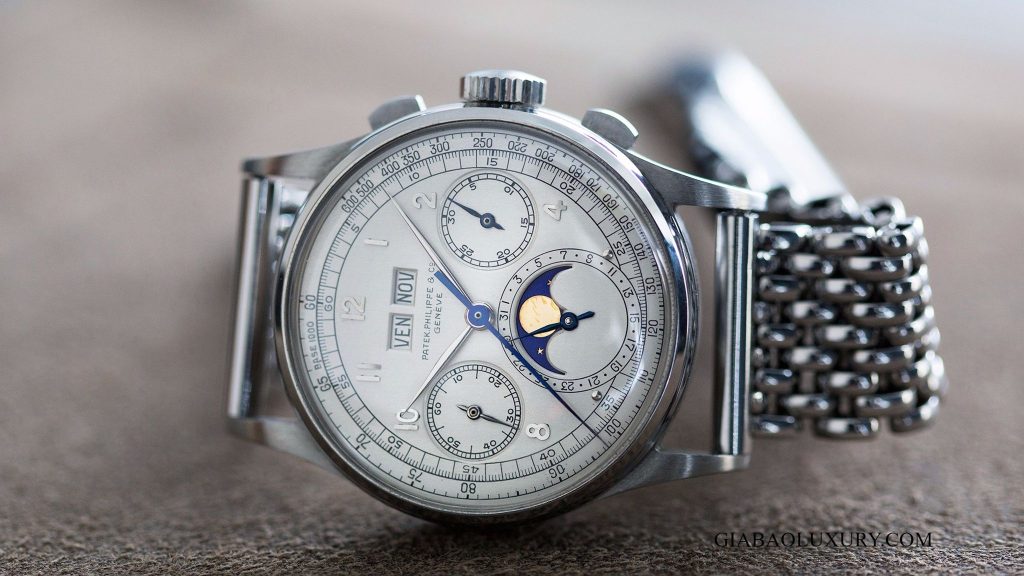 Patek Philippe Ref. 1518 bằng thép nhìn từ mặt trước