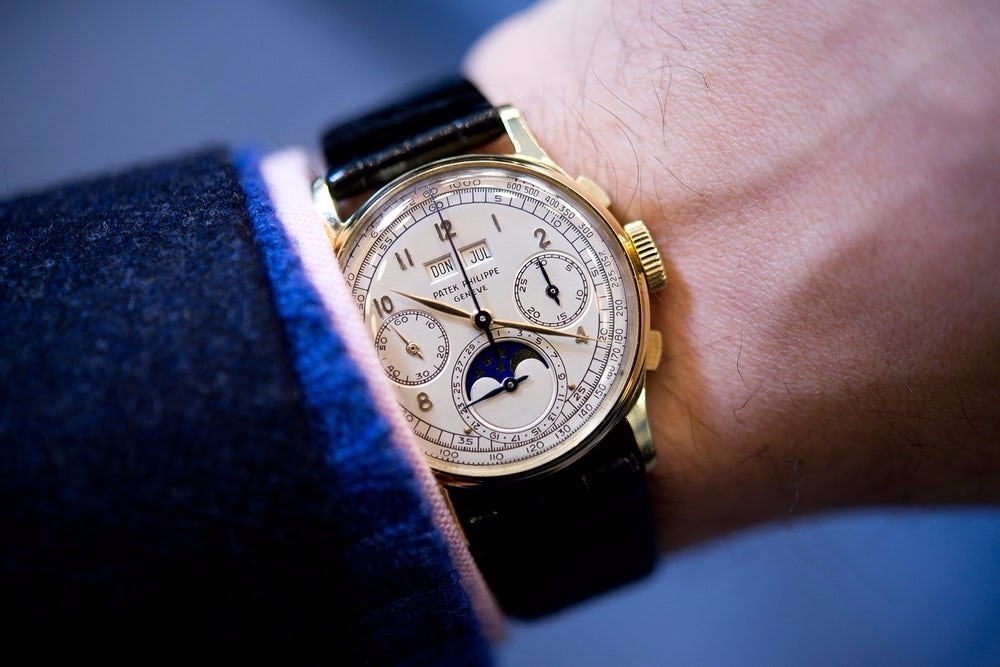 Patek Philippe Ref. 1518 vàng vàng trên cổ tay
