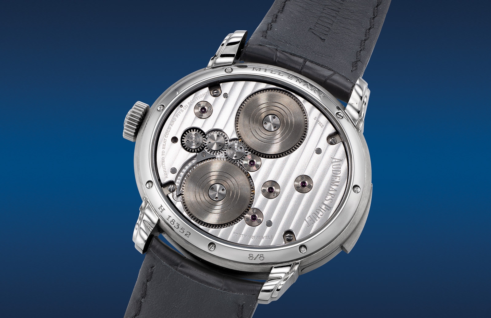 Bộ máy Audemars Piguet Millenary Minute Repeater nhìn từ mặt đáy