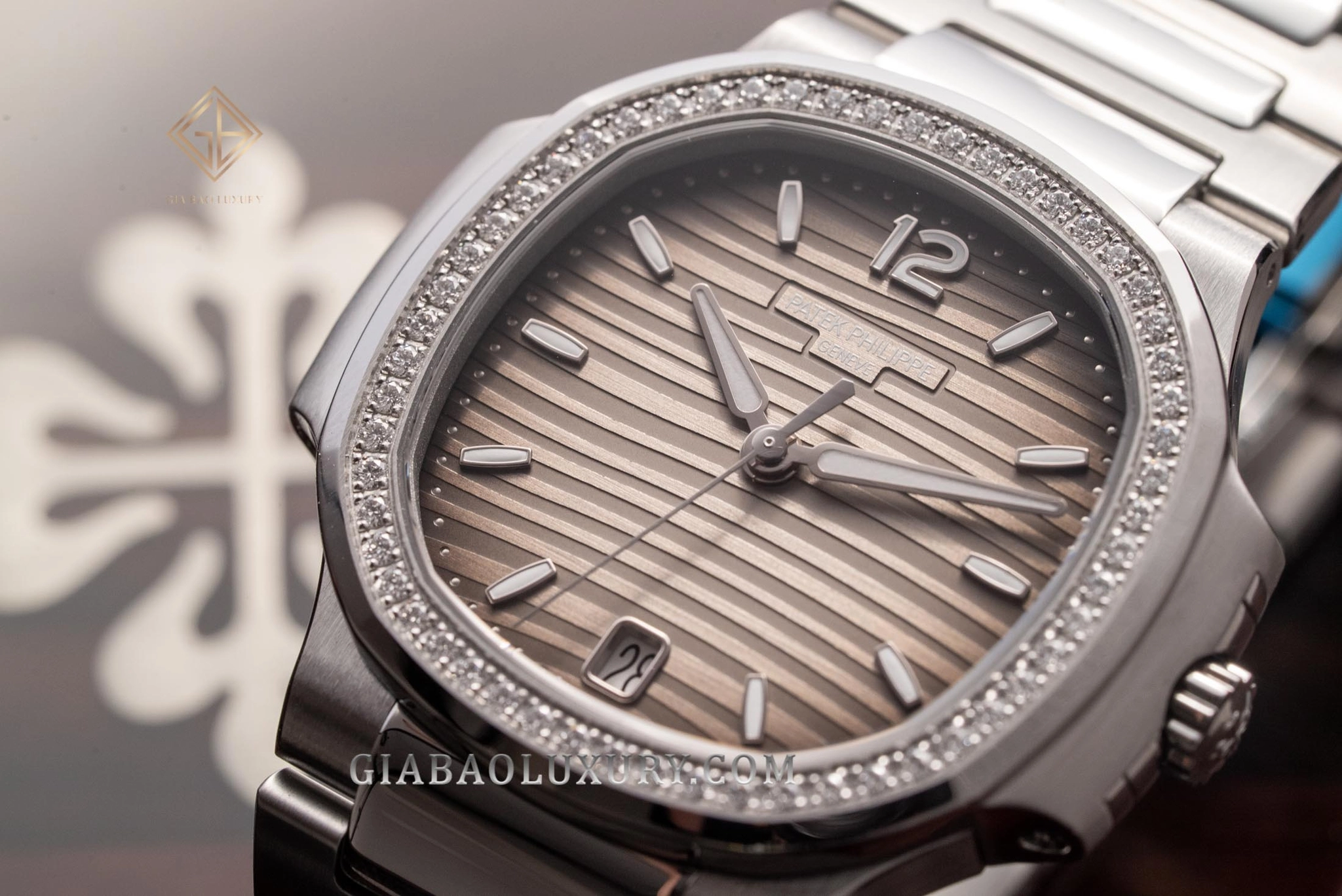 đồng hồ Patek Philippe Nautilus 7118/1200A-011