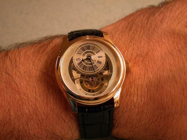 Đồng hồ Jean Daniel Nicolas tourbillon trên cổ tay
