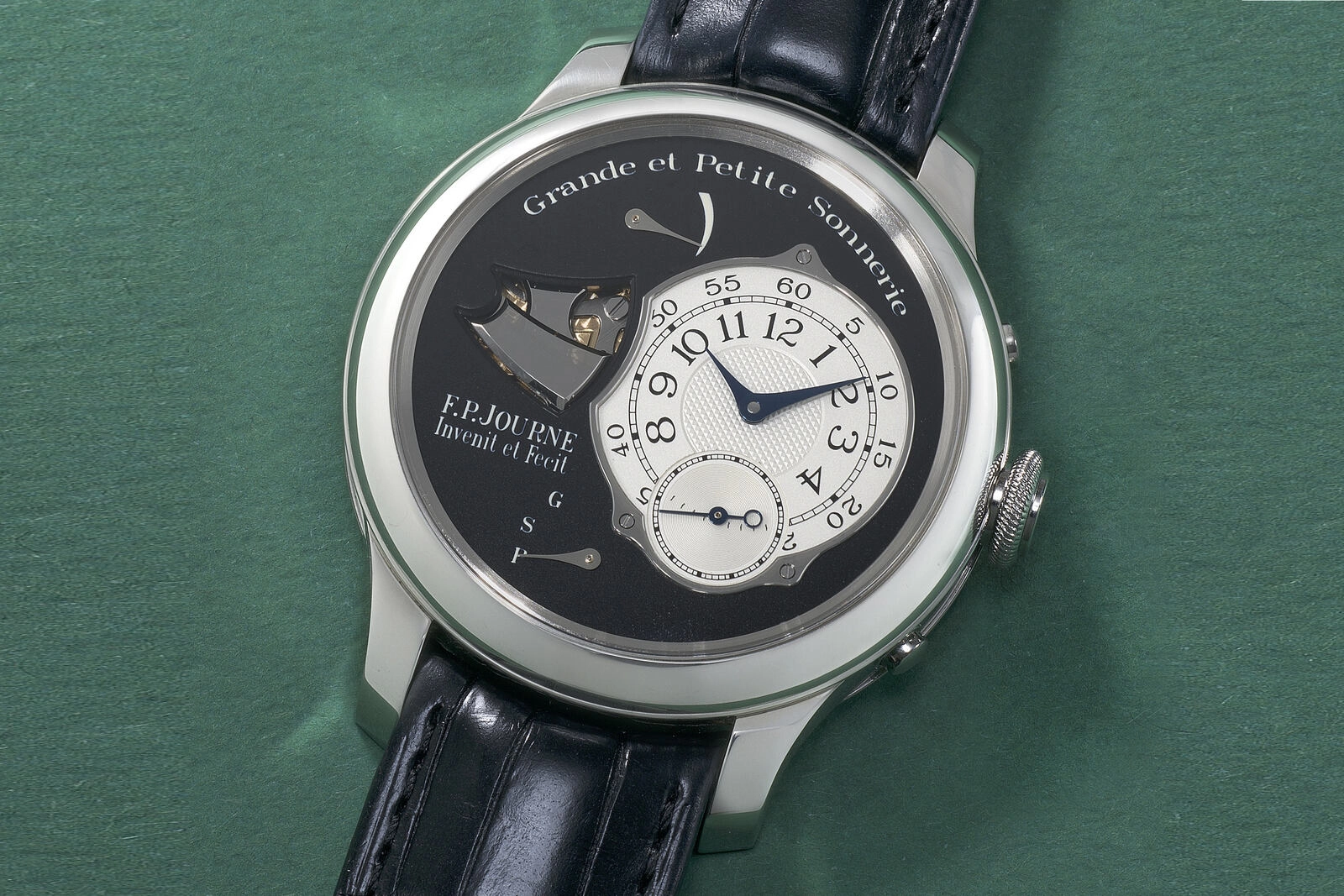 F.P. Journe Sonnerie Souveraine với mặt số đen tùy chỉnh