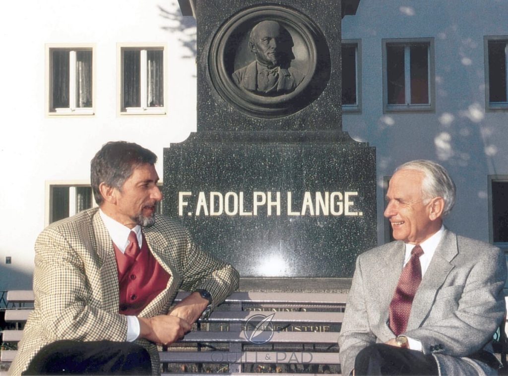Günter Blümlein và Walter Lange tại đài tưởng niệm FA Lange ở Glashütte năm 1991