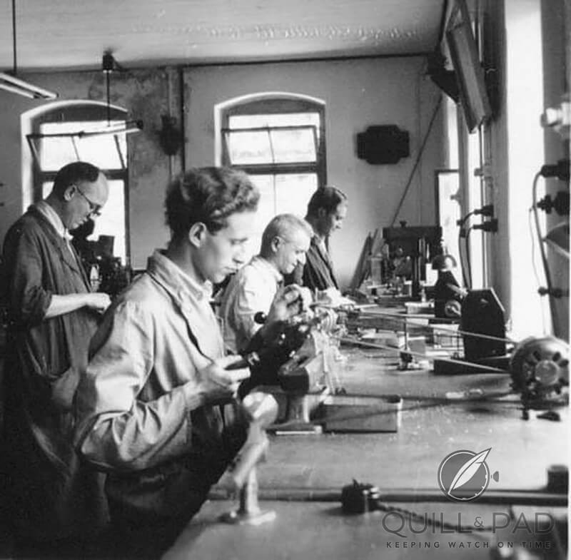 Trước đây là Mühle & Sohn và bây giờ là Nautische Instrumente Mühle Glashütte, bức ảnh này cho thấy quá trình sản xuất tại VEB Messtechnik vào khoảng năm 1950 (ảnh do Mühle Glashütte cung cấp)