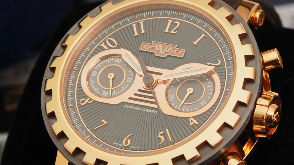 Mặt số chronograph DeWitt Academia Chronostream nhìn cận cảnh