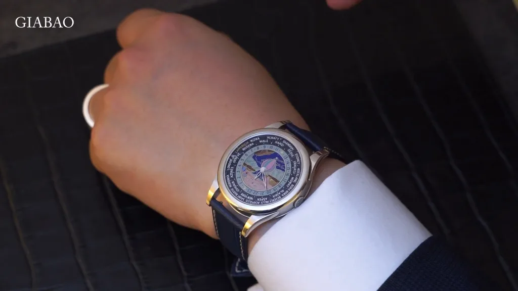 Andersen Genève Celestial Voyager 37,8 mm trên cổ tay
