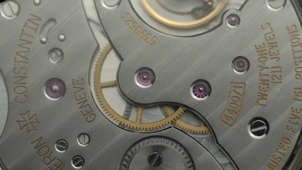 Chi tiết cầu máy calibre 4400 AS của Vacheron Constantin