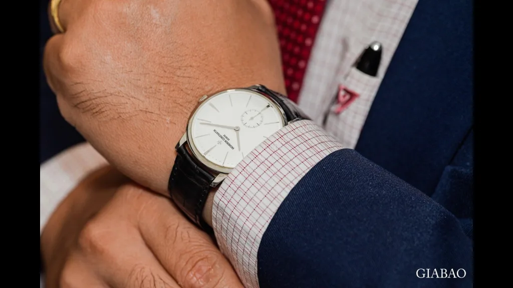 Vacheron Constantin Patrimony 42 mm trên cổ tay khoảng 17 cm