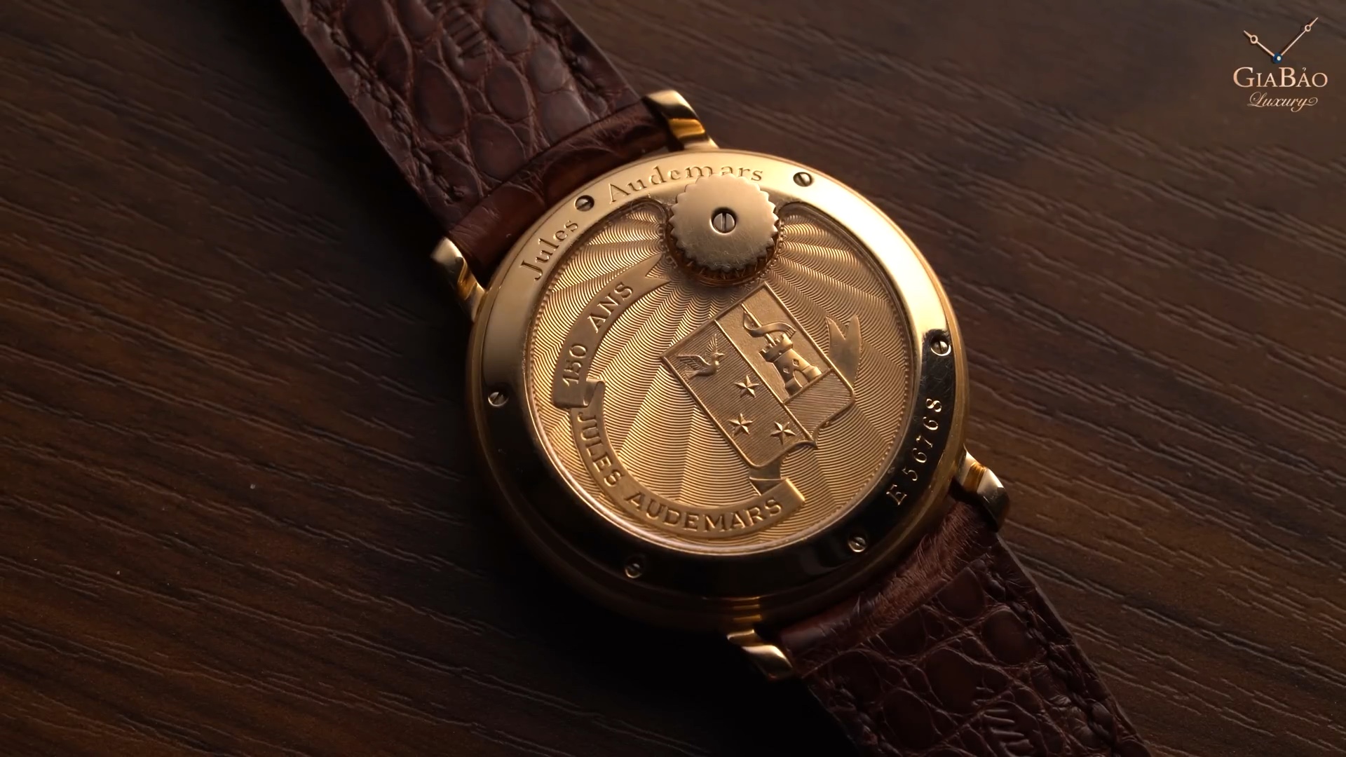 Đáy kín Audemars Piguet khắc huy hiệu 150 ans Jules Audemars