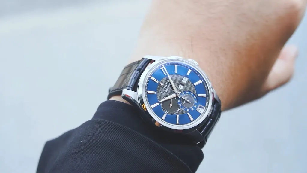 Zenith Captain Winsor 42 mm trên cổ tay Gia Bảo