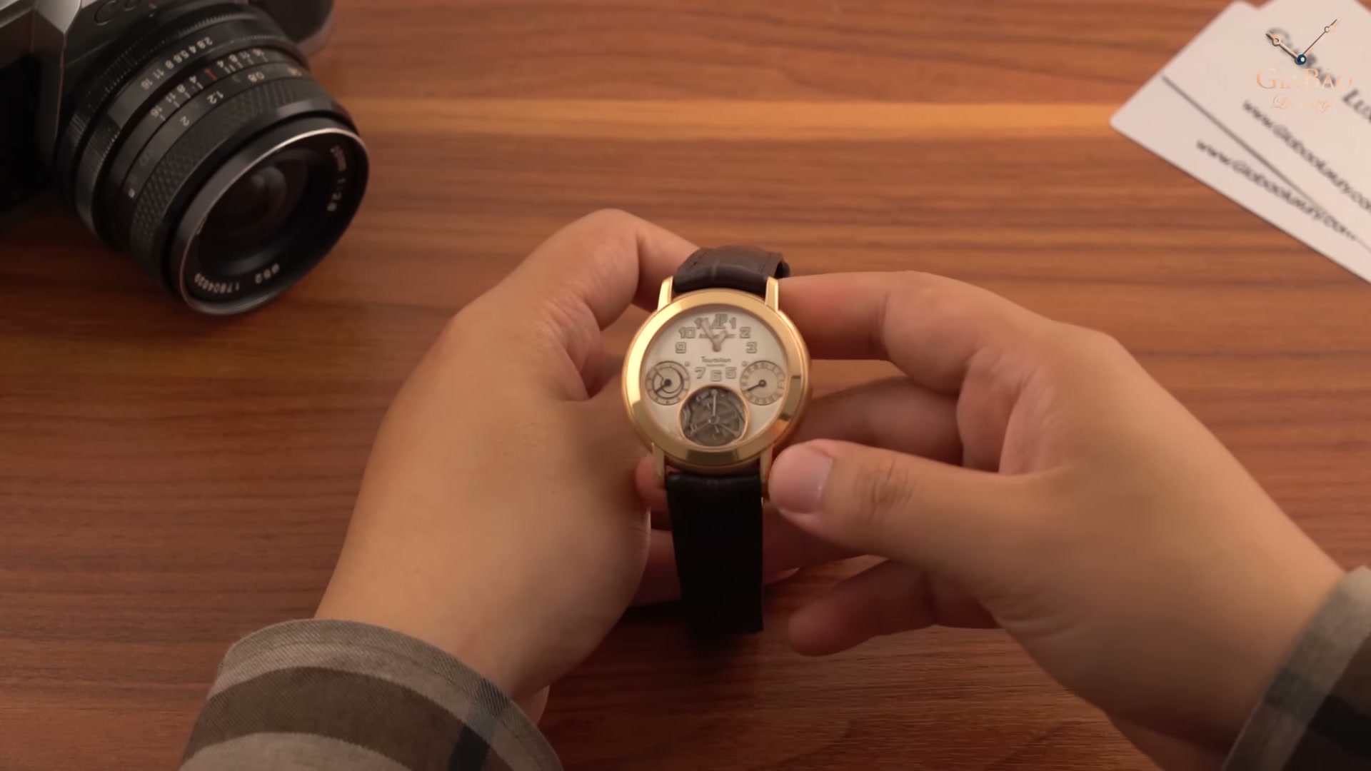 Audemars Piguet Jules Audemars 150 ans nhìn gần với dự trữ năng lượng, lịch kim và tourbillon