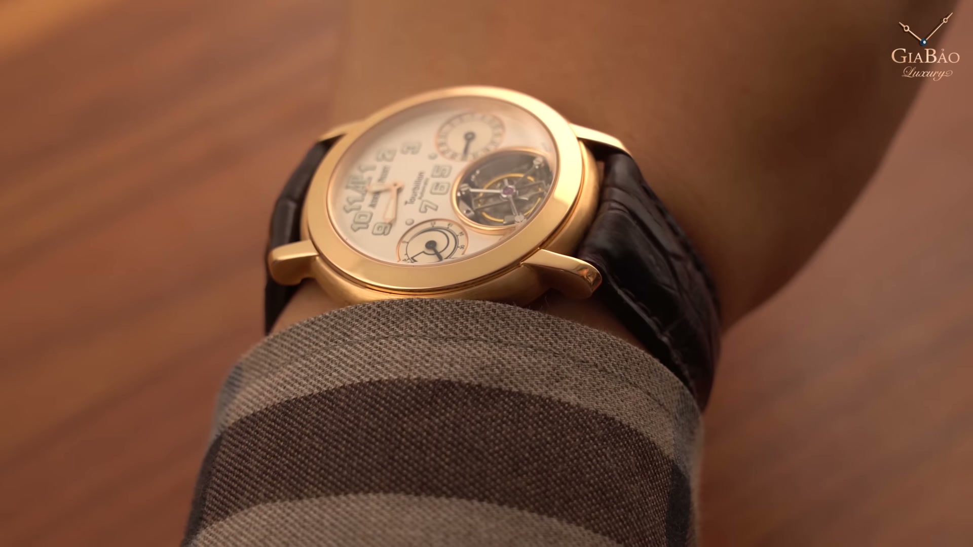 Audemars Piguet Jules Audemars Tourbillon 150 ans trên cổ tay