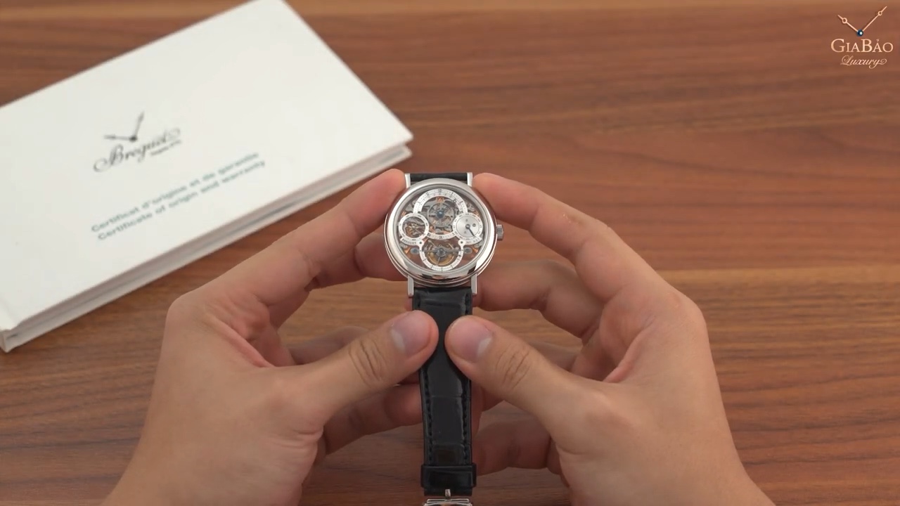 Breguet 3755 platinum nhìn từ mặt trước