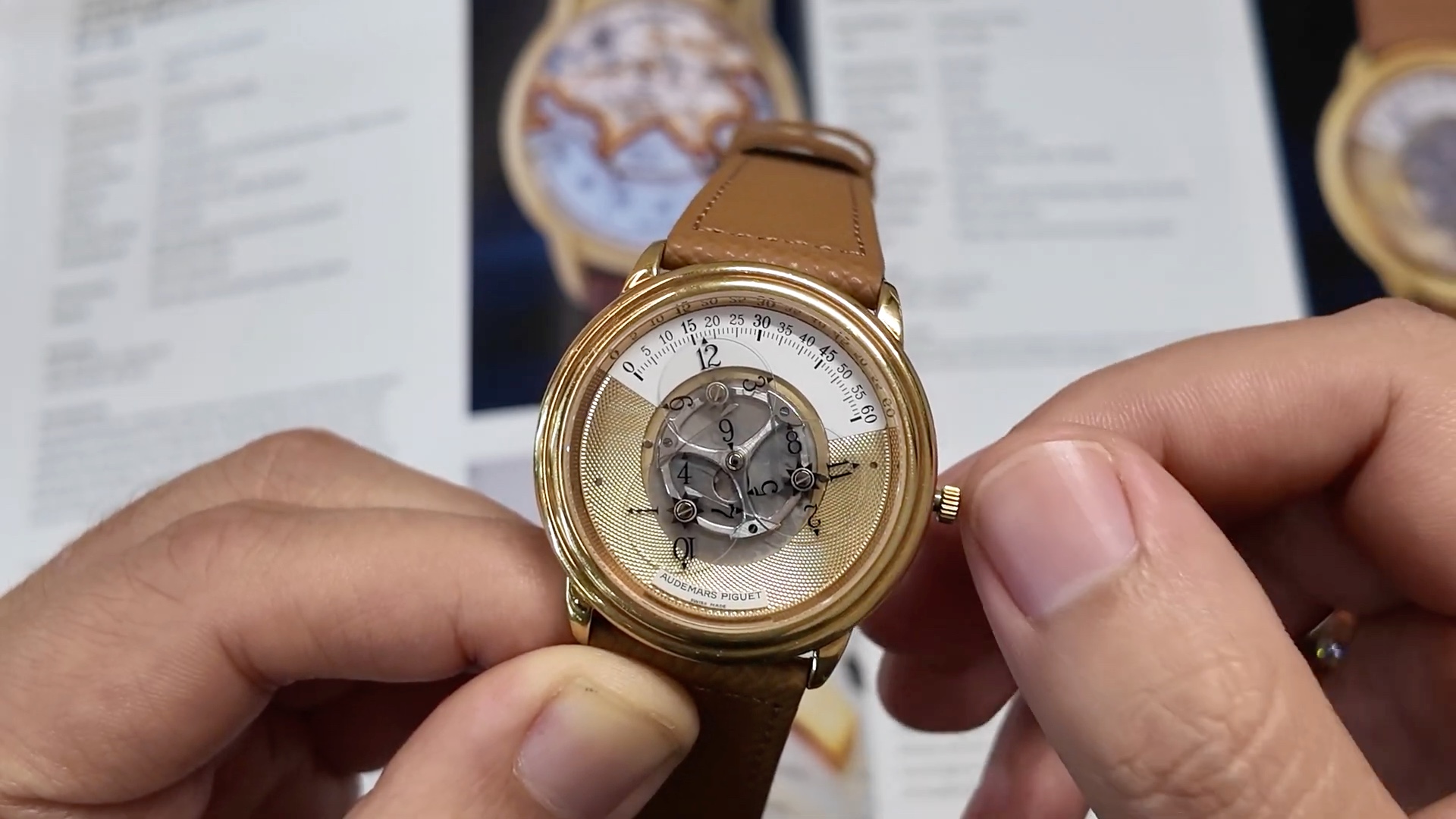 Ba đĩa sapphire hiển thị giờ lưu động trên Star Wheel