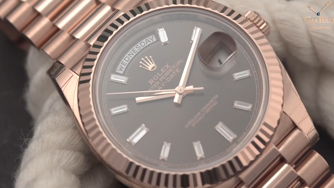 Rolex Day-Date vàng hồng cọc baguette