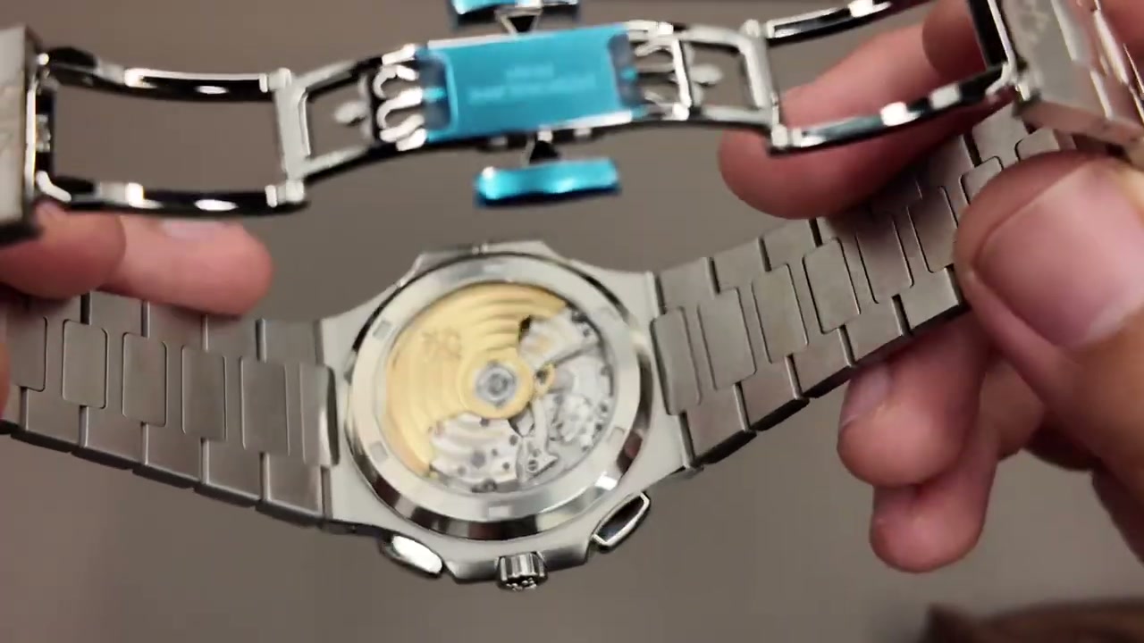 Calibre CH 28-520 C FUS qua đáy Nautilus 5990/1A-011