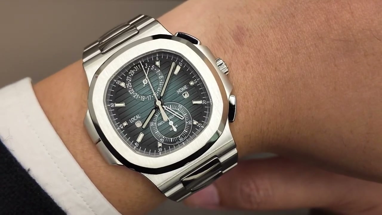 Patek Philippe Nautilus 5990/1A-011 trên cổ tay khoảng 17 cm