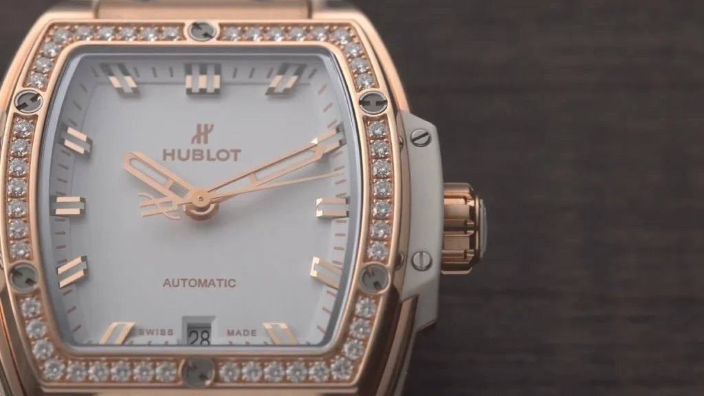 Mặt trắng và lịch ngày Hublot Spirit of Big Bang 665