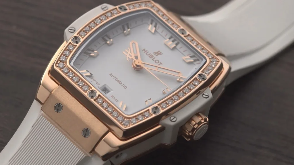 Cạnh vỏ nhiều lớp và núm Hublot Spirit of Big Bang 39 mm