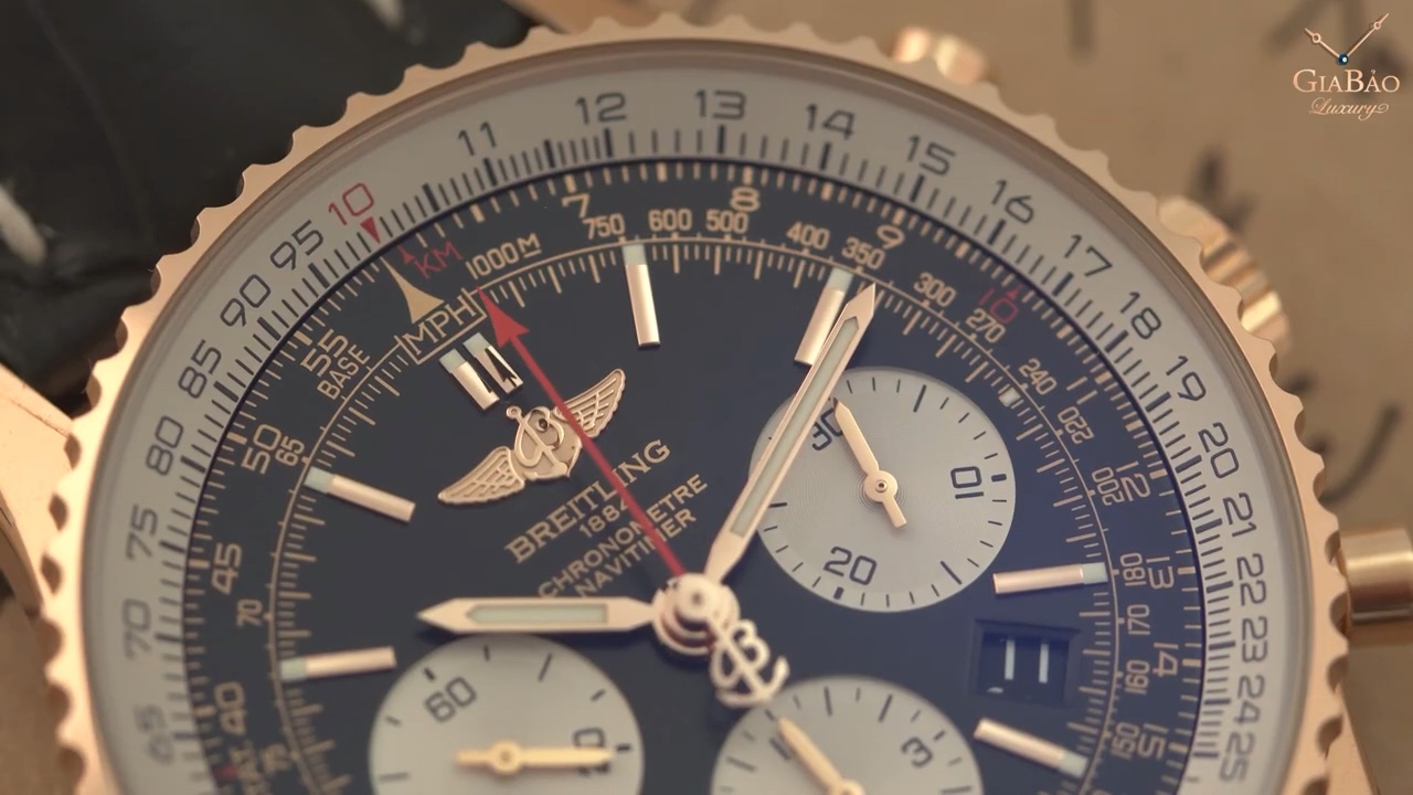 Vòng slide rule trên Breitling Navitimer 01