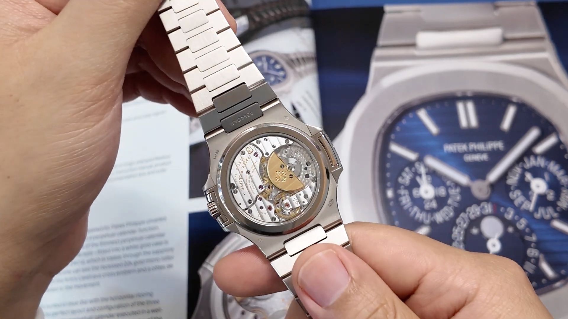 Calibre 240 Q với micro-rotor vàng của Nautilus 5740