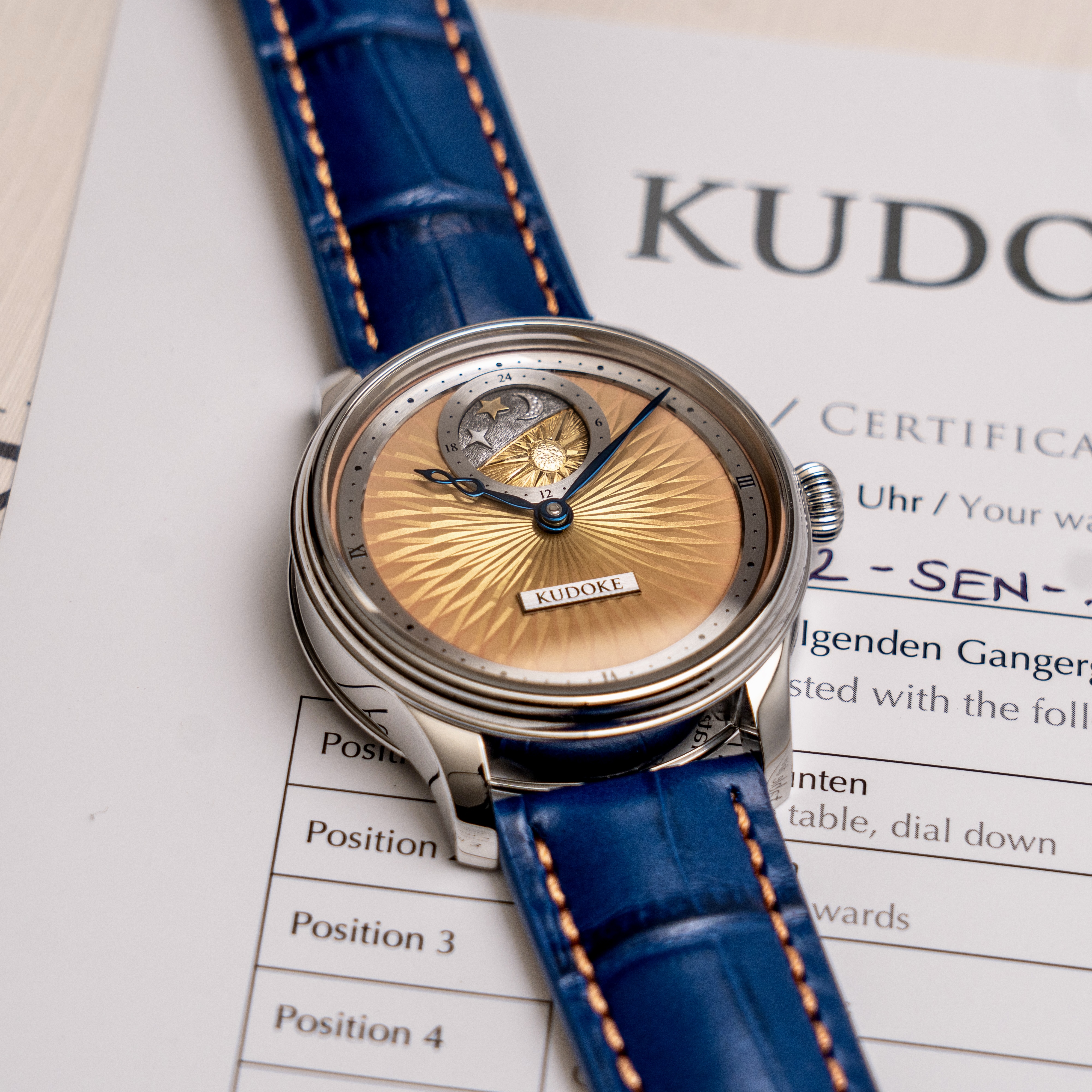 KUDOKE 2 SEN trên dây da xanh chỉ salmon