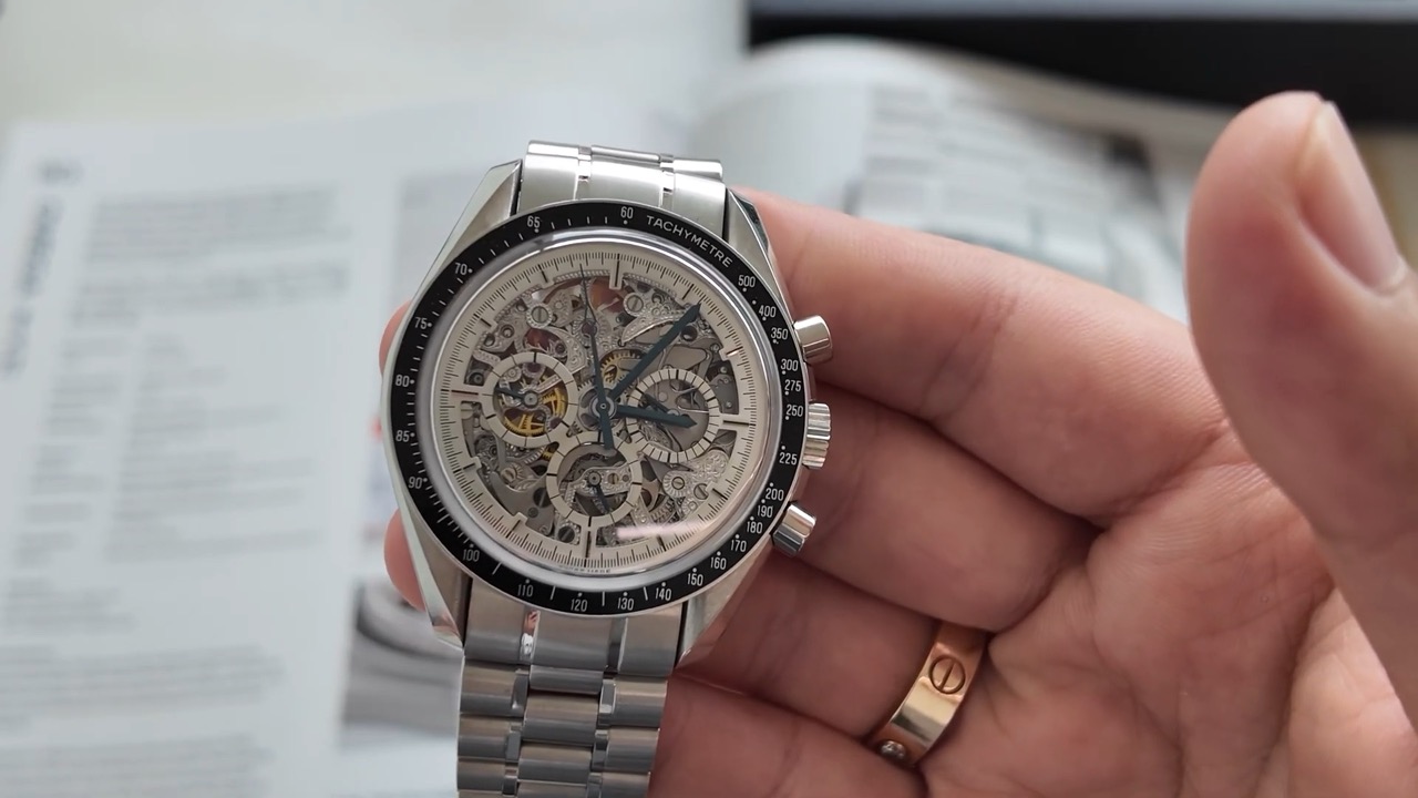 Mặt skeleton của Omega Speedmaster 3096.30