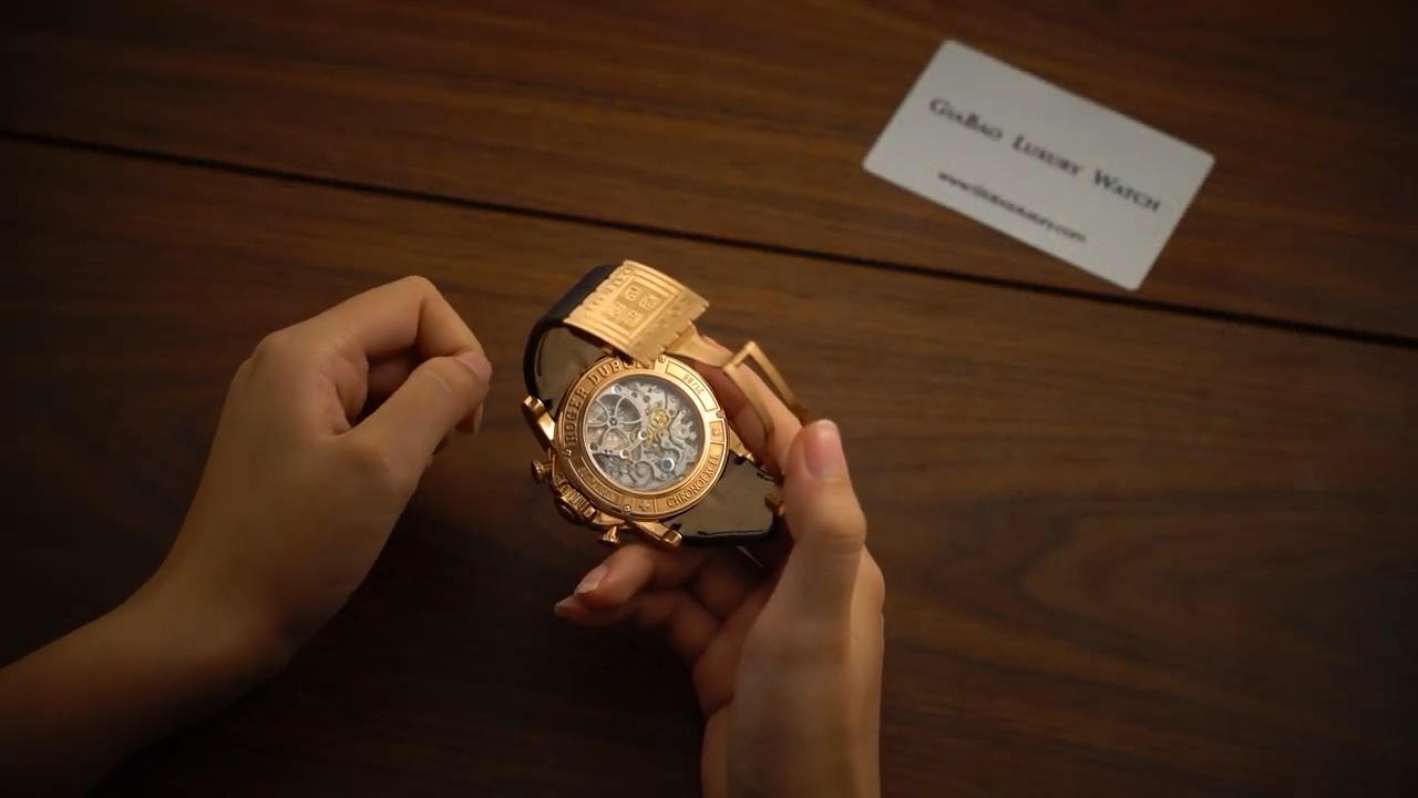 Mặt đáy sapphire Roger Dubuis Excalibur Chronoexcel