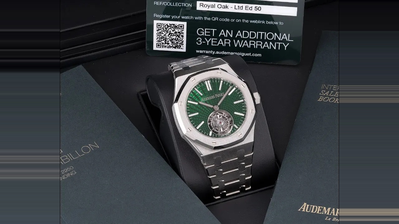 Audemars Piguet 26534TI: flying tourbillon xanh