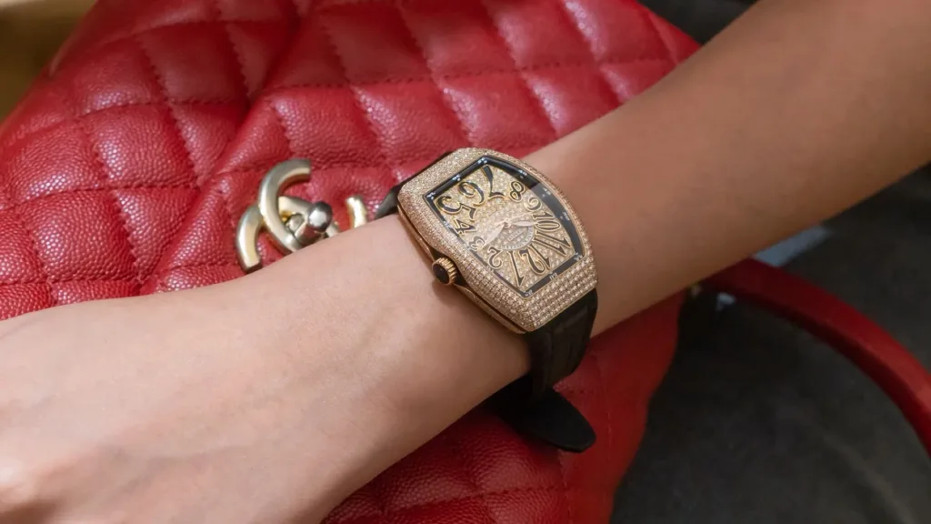 Franck Muller Vanguard V 35 dài 46,3 mm trên cổ tay