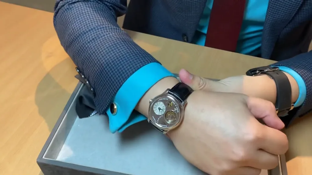 F.P. Journe Tourbillon Souverain Ruthenium 40 mm trên cổ tay