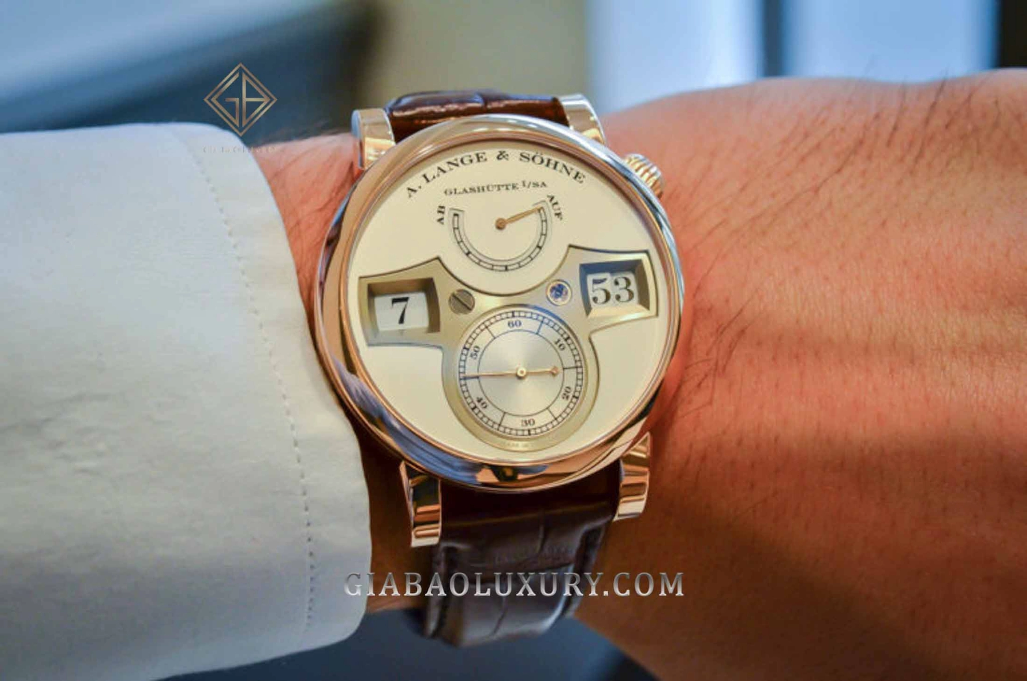 A. Lange & Söhne Zeitwerk và Zeitwerk Striking Time: Zeitwerk trên cổ tay và tỷ lệ vỏ thực tế