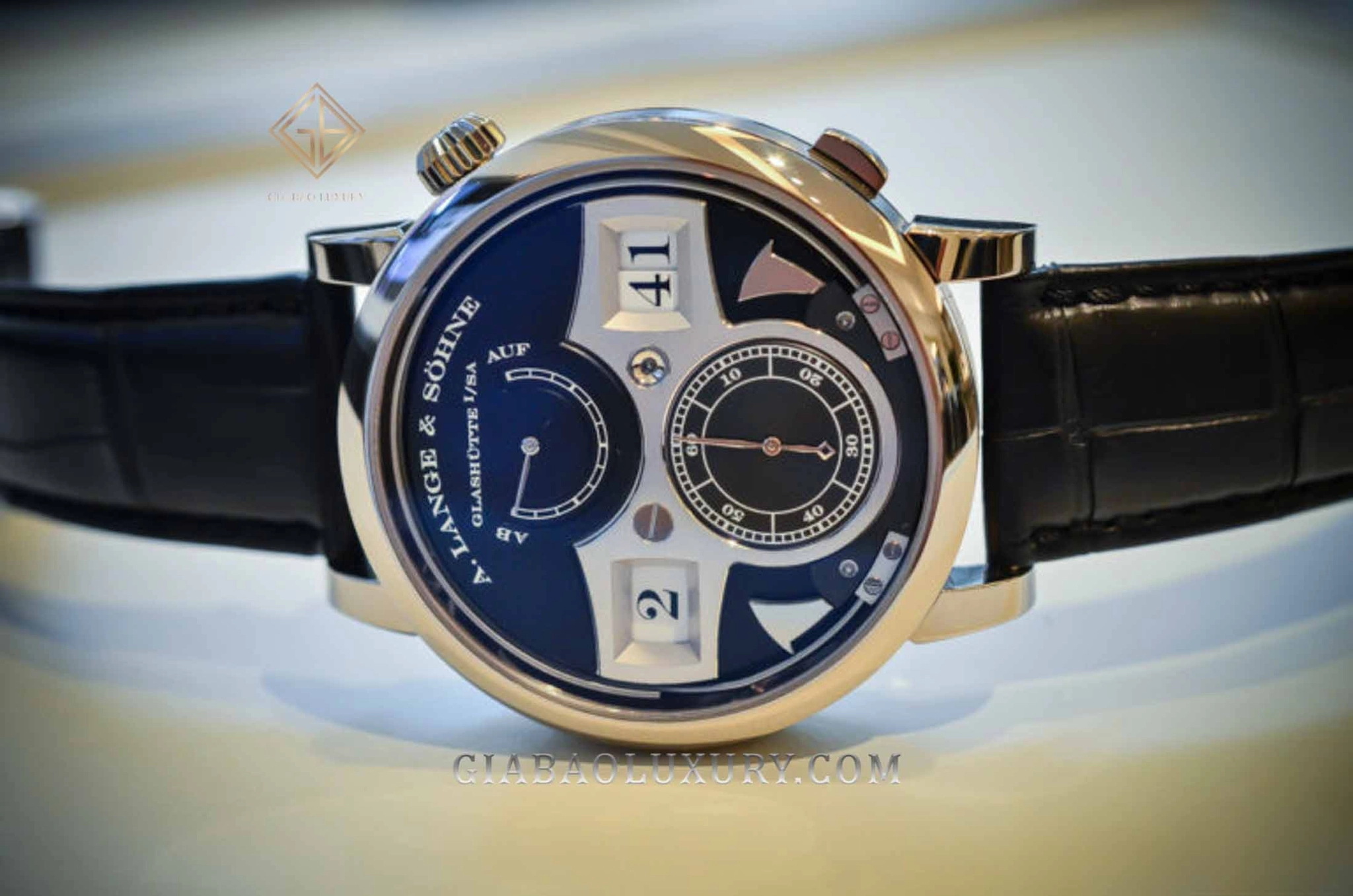 A. Lange & Söhne Zeitwerk và Zeitwerk Striking Time: một biến thể Zeitwerk mặt xanh