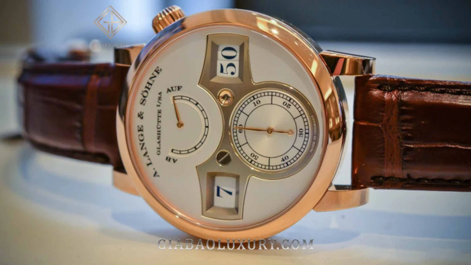 A. Lange & Söhne Zeitwerk và Zeitwerk Striking Time
