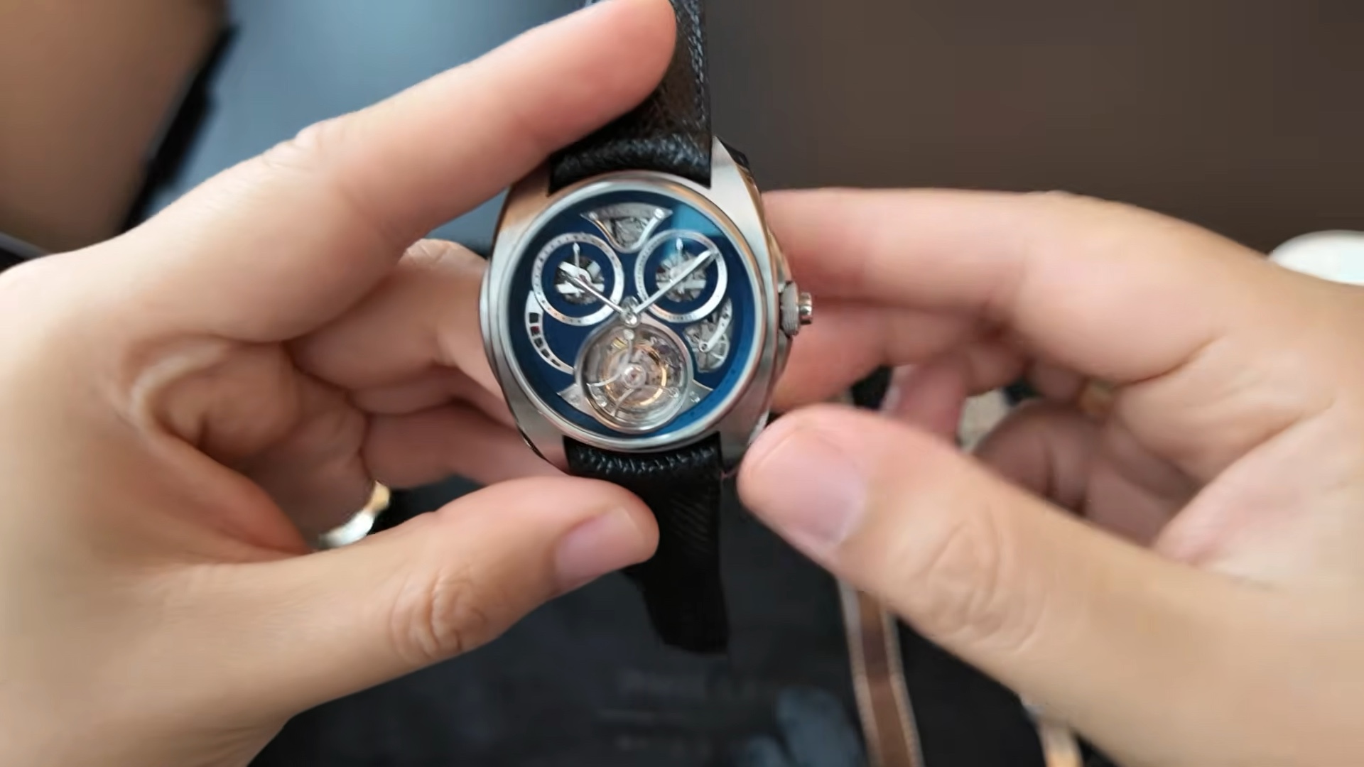 Cơ cấu chronograph Akrivia AK01