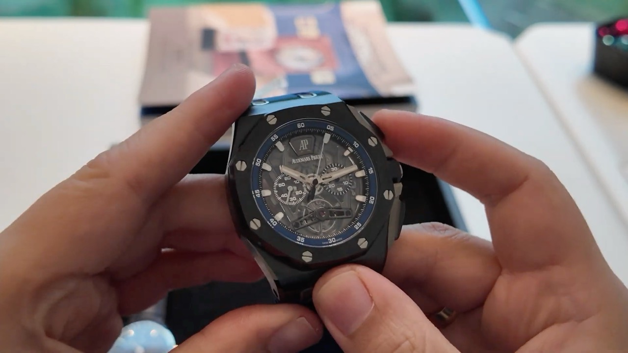 Mặt lộ cơ và tourbillon của Audemars Piguet 26407CE