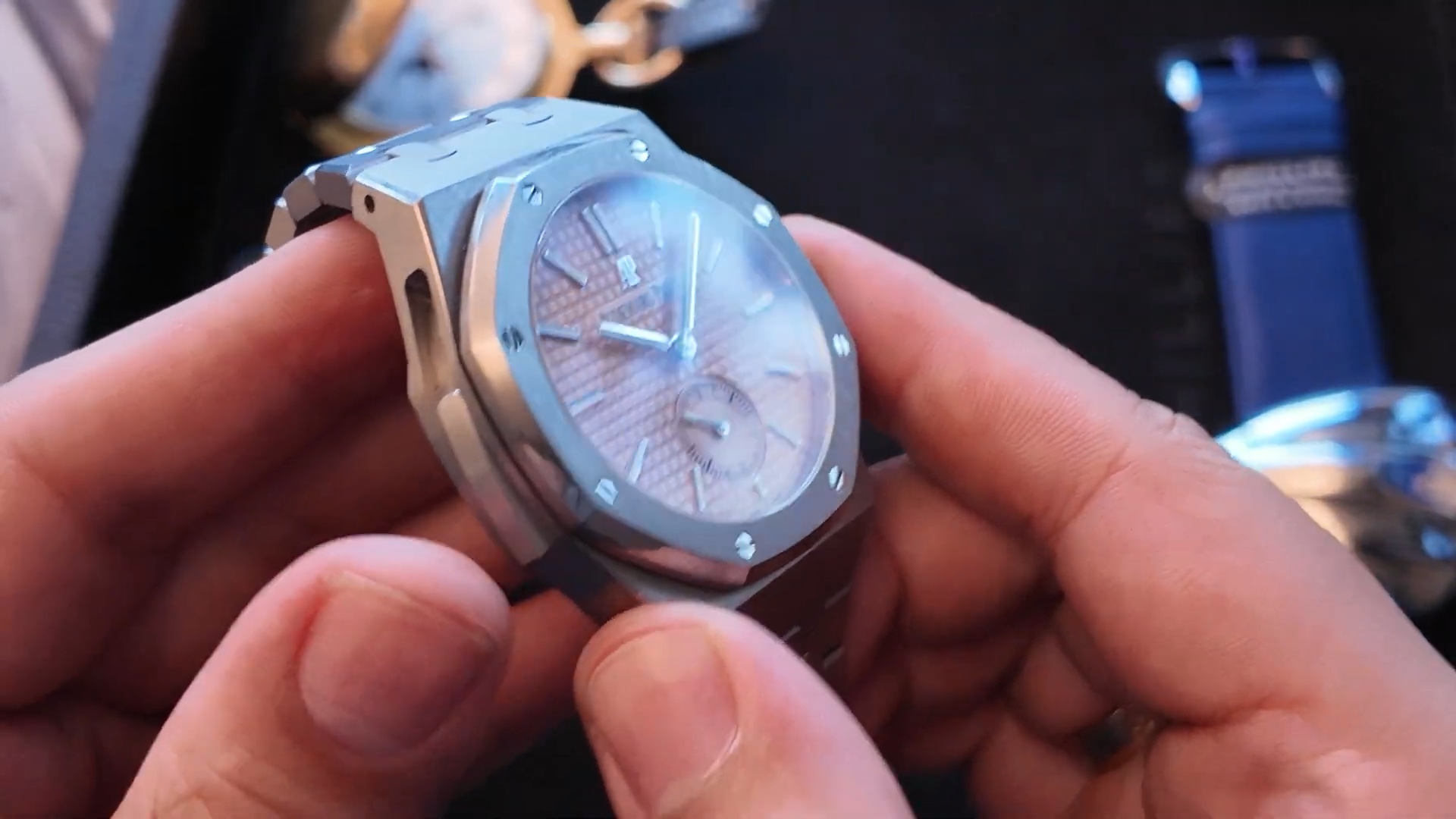 Góc nghiêng vỏ titanium Audemars Piguet 26591TI