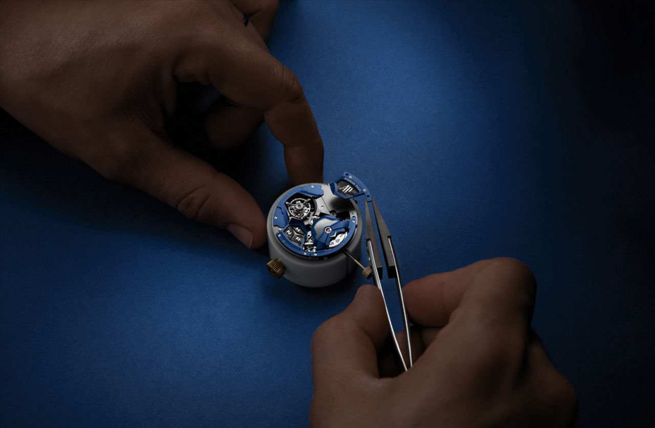 AP Royal Oak Concept Flying Tourbillon GMT 26589IO: nghệ nhân hoàn thiện calibre 2954 lộ cơ