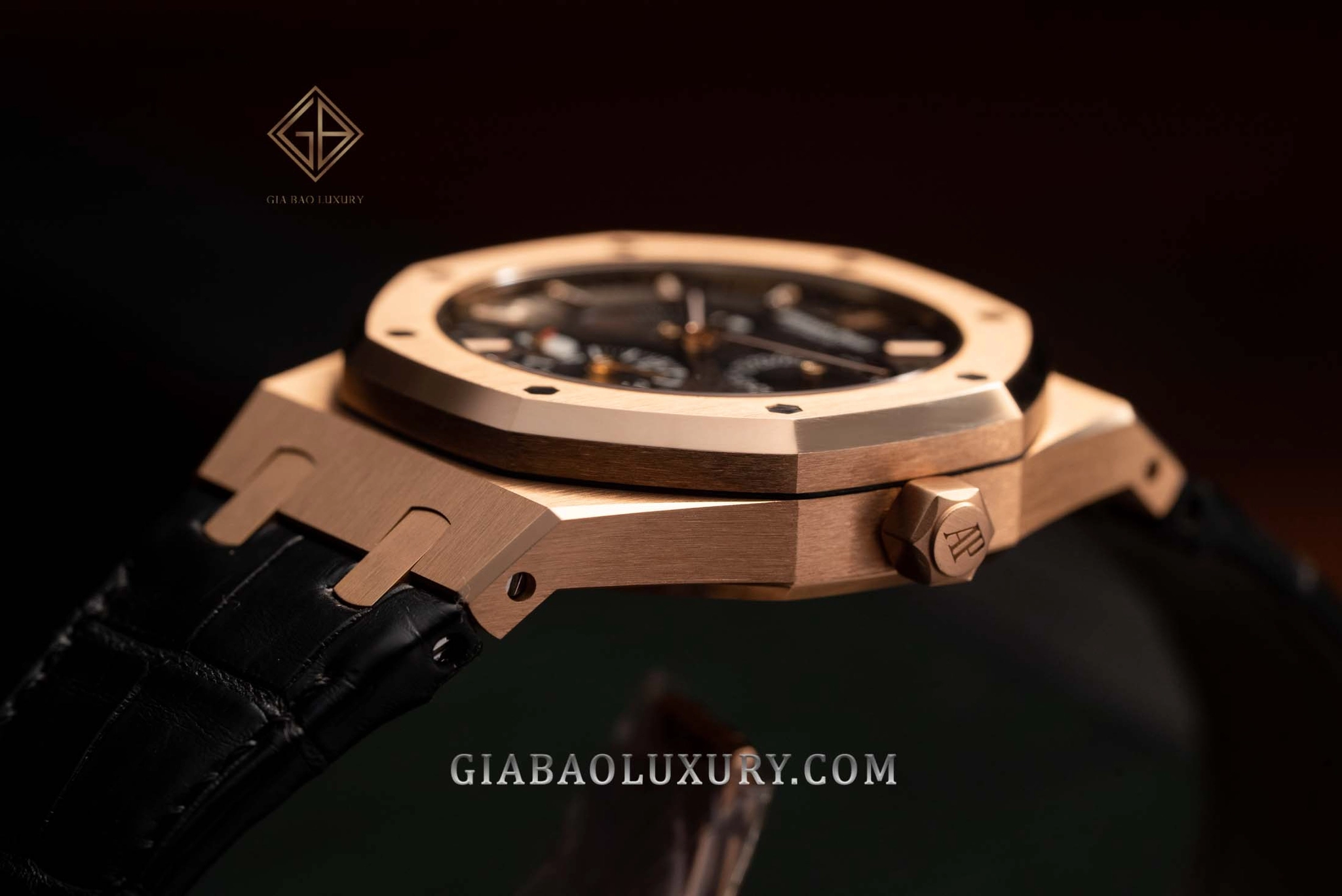 AP Royal Oak Dual Time 26120OR: cạnh vỏ 39 mm và núm lục giác