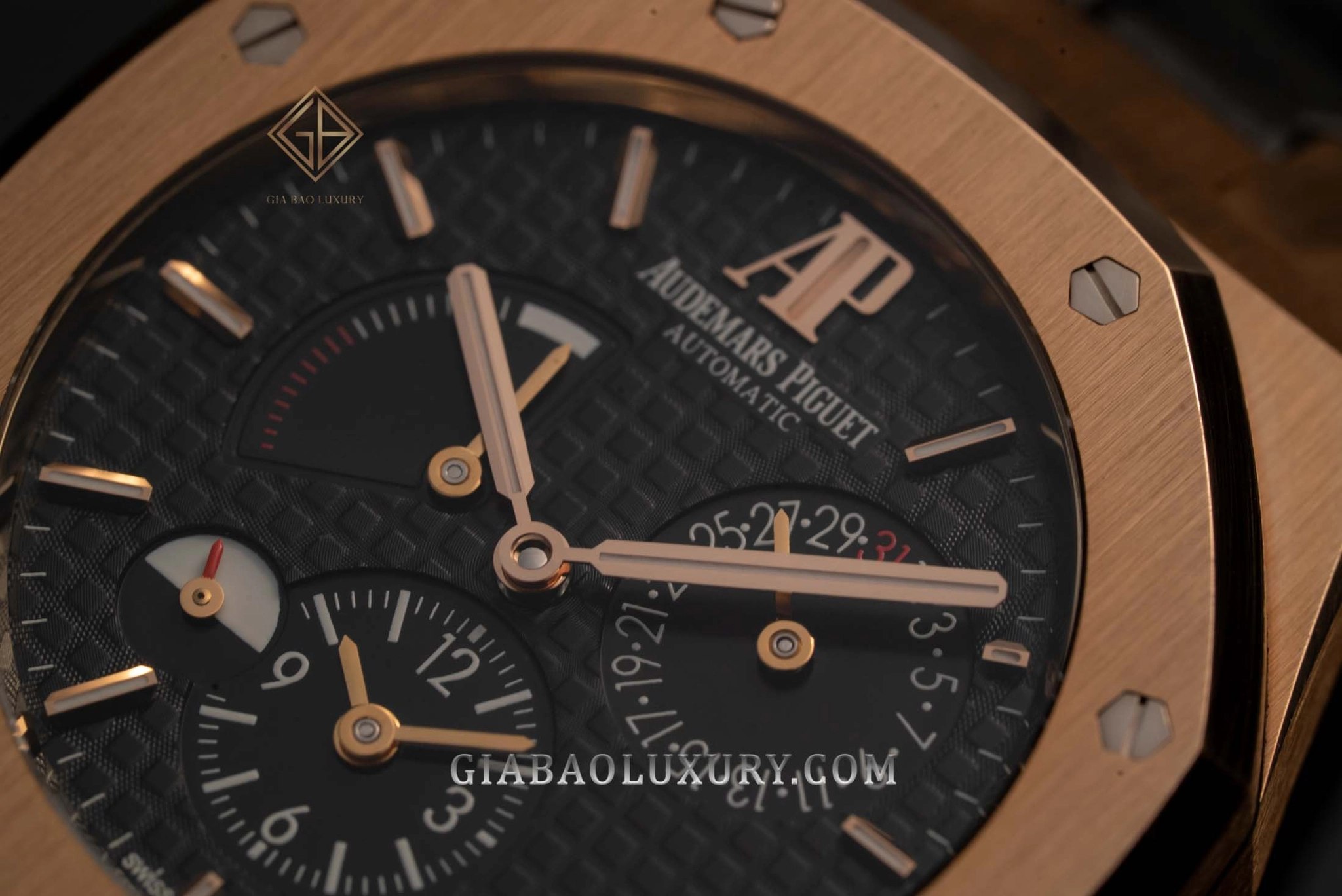 AP Royal Oak Dual Time 26120OR: cận cảnh mặt số Grande Tapisserie