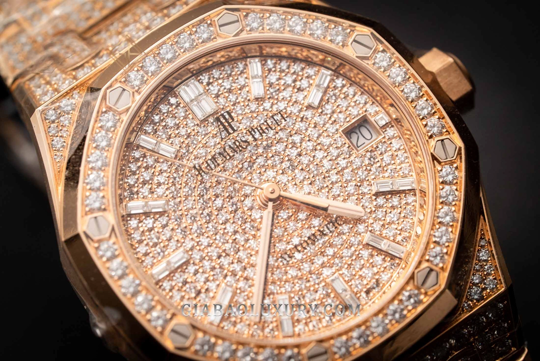 AP Royal Oak 15452OR và 15454OR 37 mm: Royal Oak 15452OR nạm kim cương nhìn chính diện