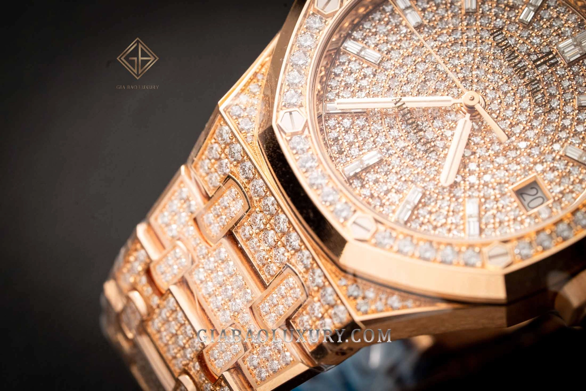 AP Royal Oak 15452OR và 15454OR 37 mm: Kim cương trên vành bát giác và mặt số 15452OR