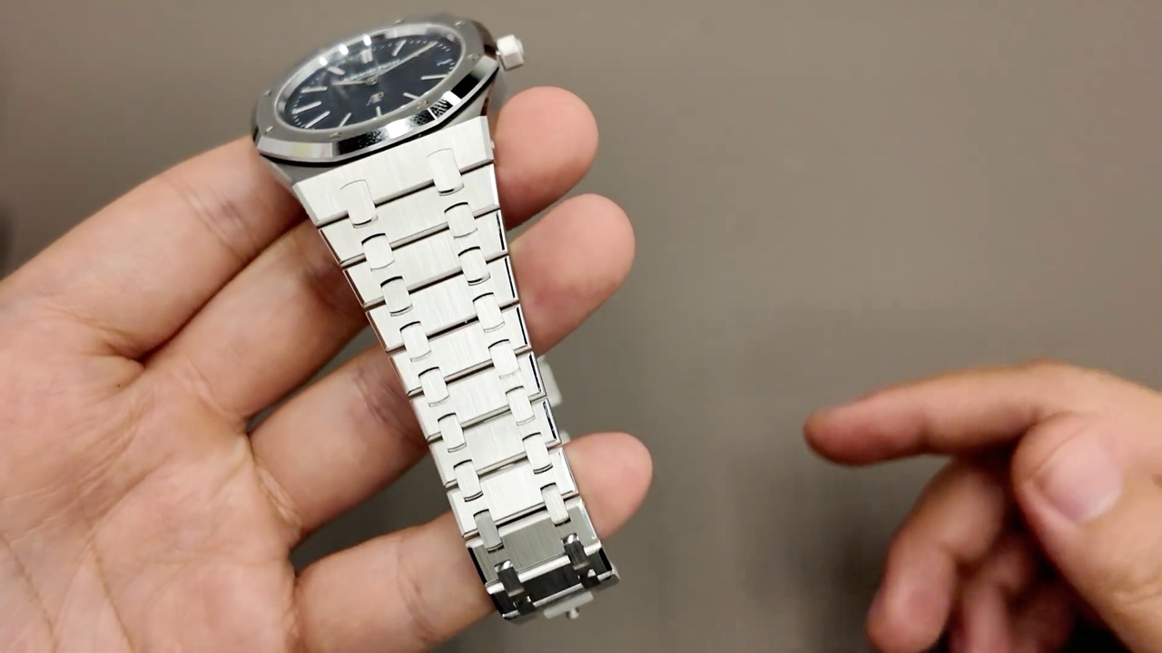 Dây tích hợp bằng vàng trắng của Royal Oak 16202BC