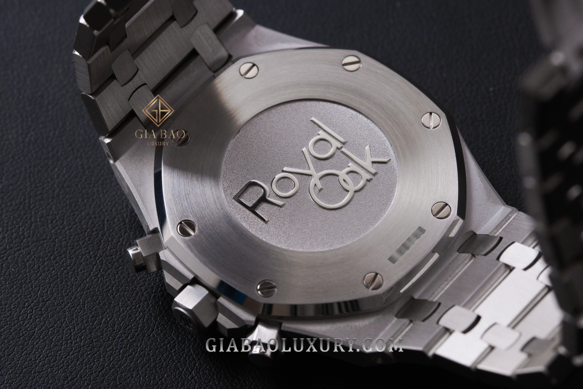 Royal Oak 26331ST và Rolex Daytona 116509: đáy kín và dây thép Royal Oak