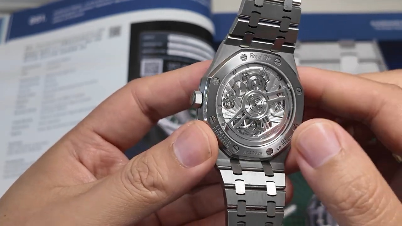 Calibre tự động 2950 qua đáy kính Audemars Piguet 26534TI