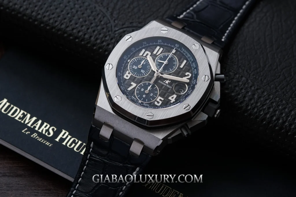 Royal Oak Offshore 42 mm: từ 26470ST đến 26480TI: Royal Oak Offshore 26470ST trên dây da