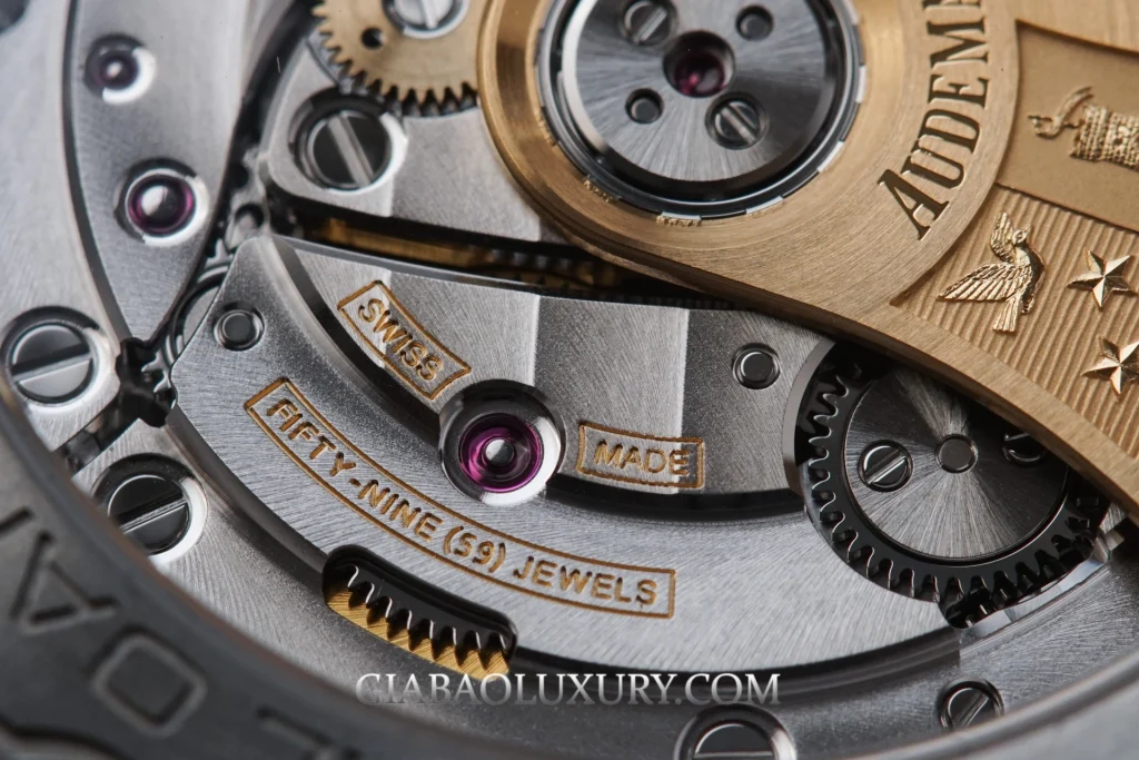 Royal Oak Offshore 42 mm: từ 26470ST đến 26480TI: mặt sau và rotor vàng của calibre 3126/3840