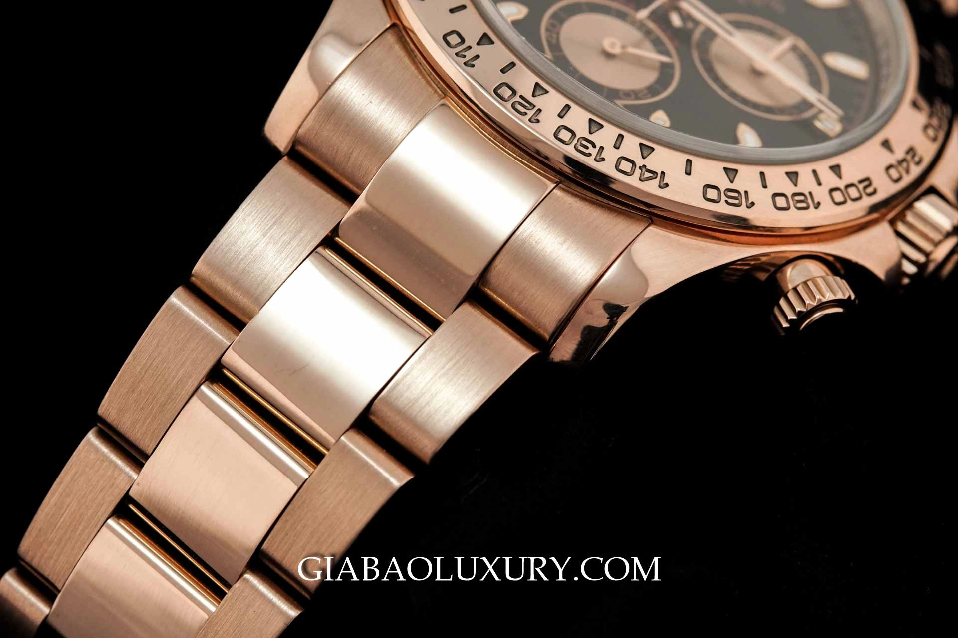 Royal Oak Offshore 26401RO và Rolex Daytona 116505: hai cách làm chronograph — ảnh chi tiết 08