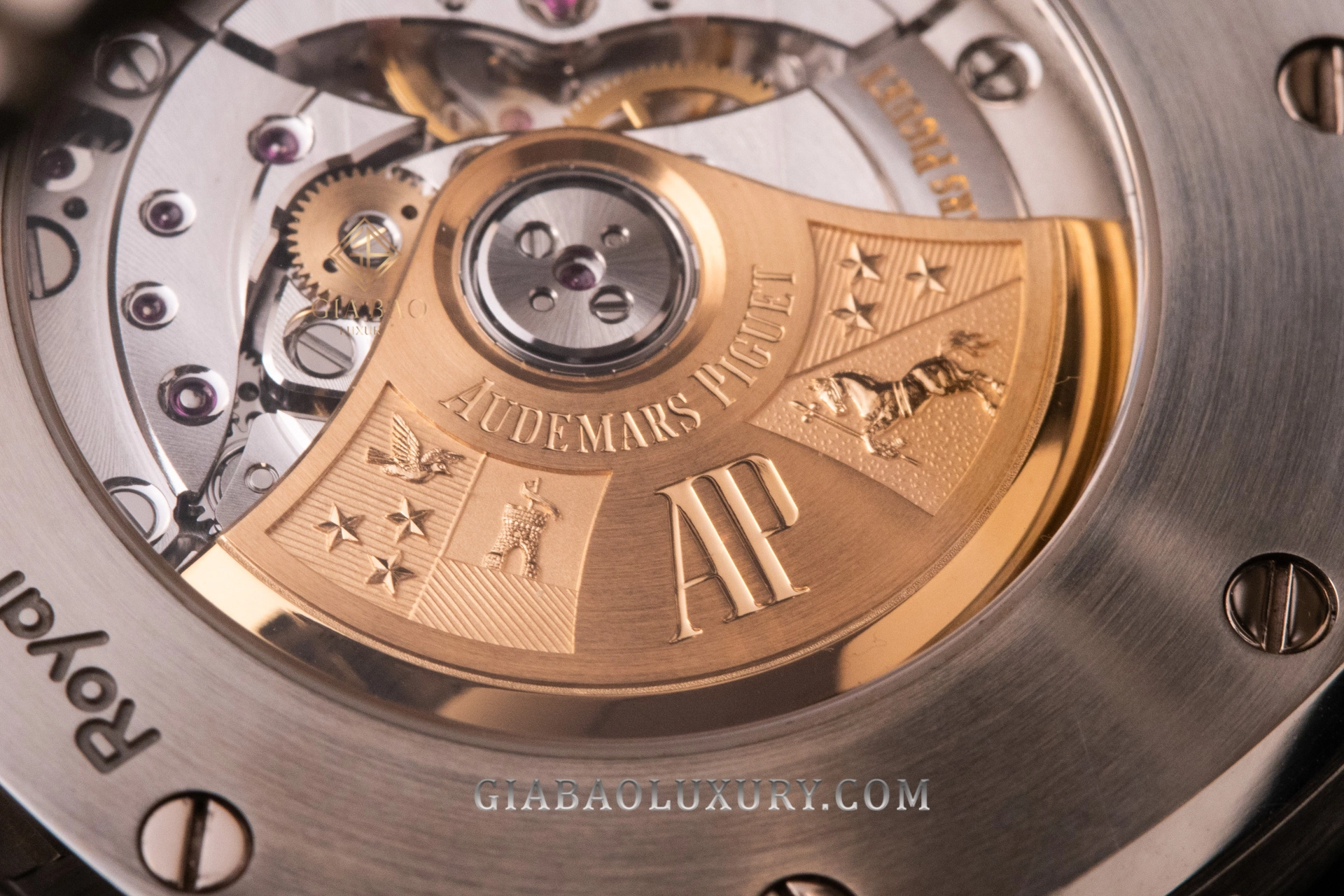 Audemars Piguet Royal Oak 15400ST mặt đen: Tỷ lệ 41 mm của Royal Oak 15400ST