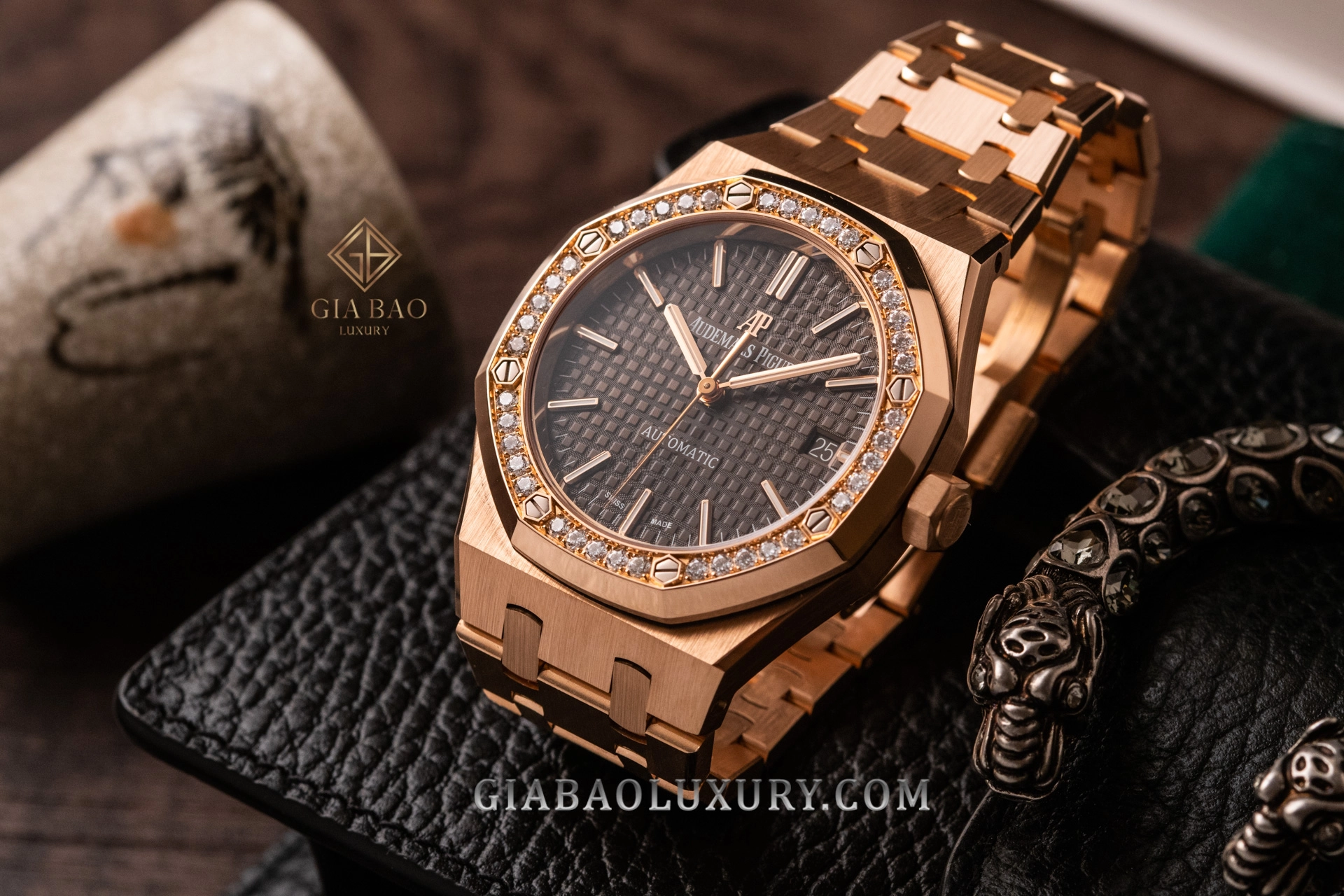Audemars Piguet Royal Oak 15451OR 37 mm: Royal Oak 15451OR mặt nâu nhìn toàn bộ